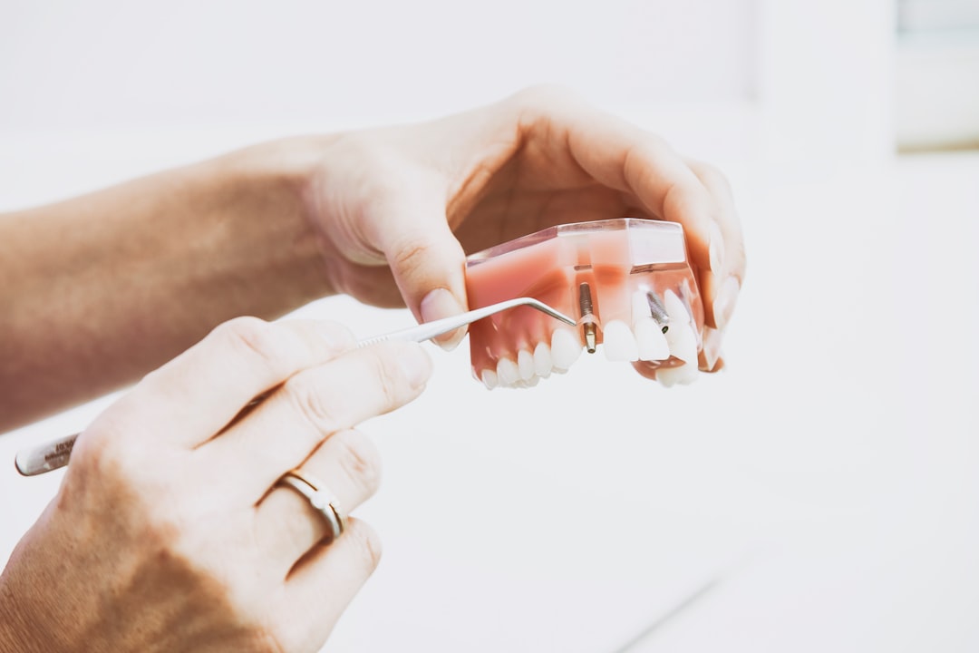 Munddusche für Implantate und Zahnspangen